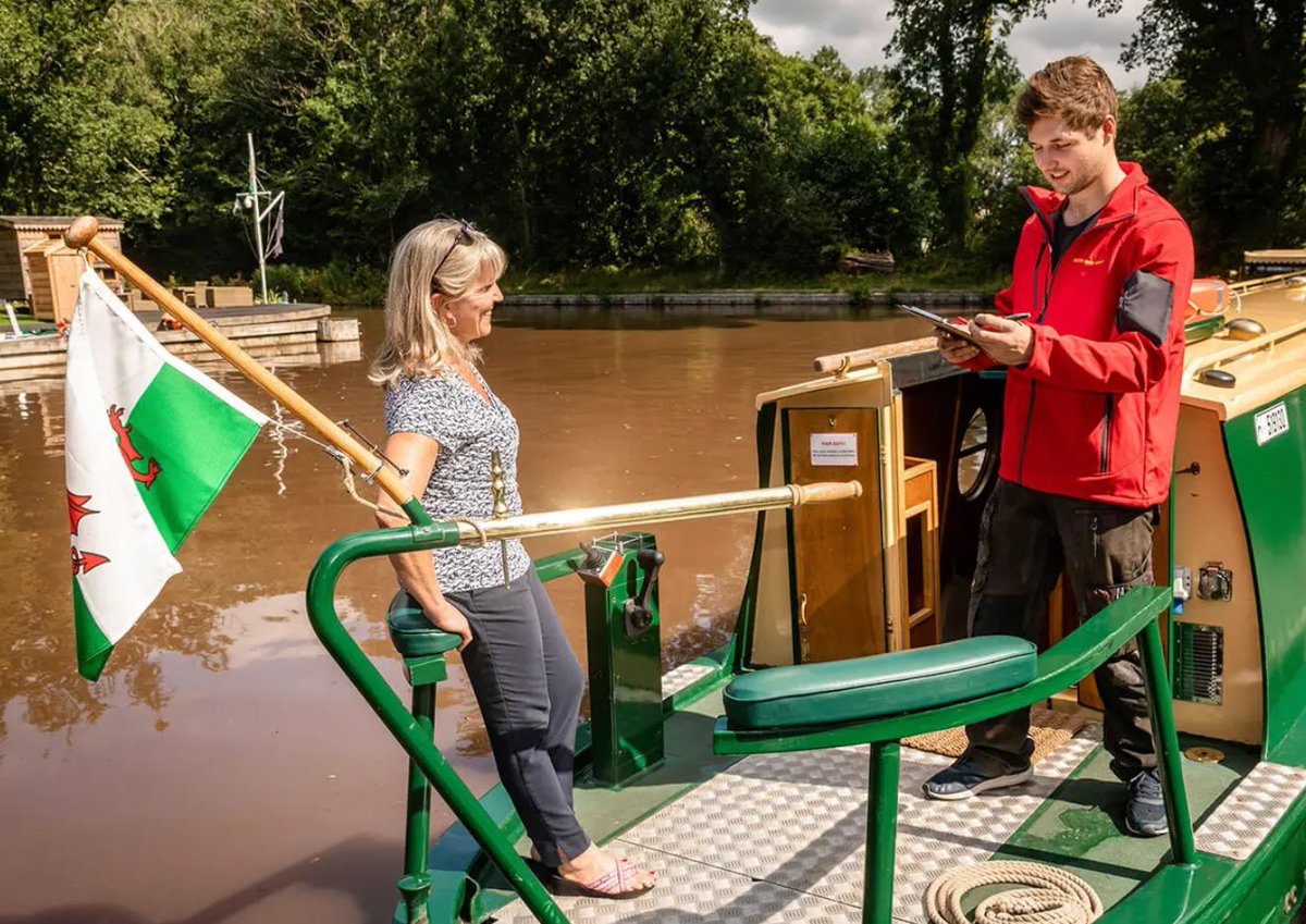Excited by the idea of a narrowboat holiday 😍 but less so when it comes to actually driving the boat? 😳

We understand, and although our boats are extremely easy to drive, we also offer the opportunity to hire a skipper for your trip. For more details👇

beaconparkboats.com/skippered-boats