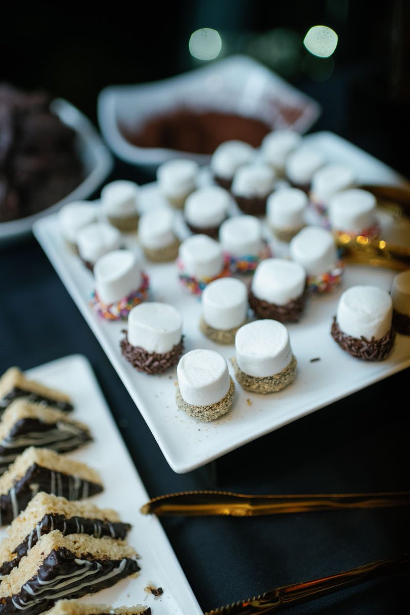Make your wedding dessert as unique as your day. Whether it’s a twist on tradition or something totally unexpected, we’re ready to design your sweet dream.