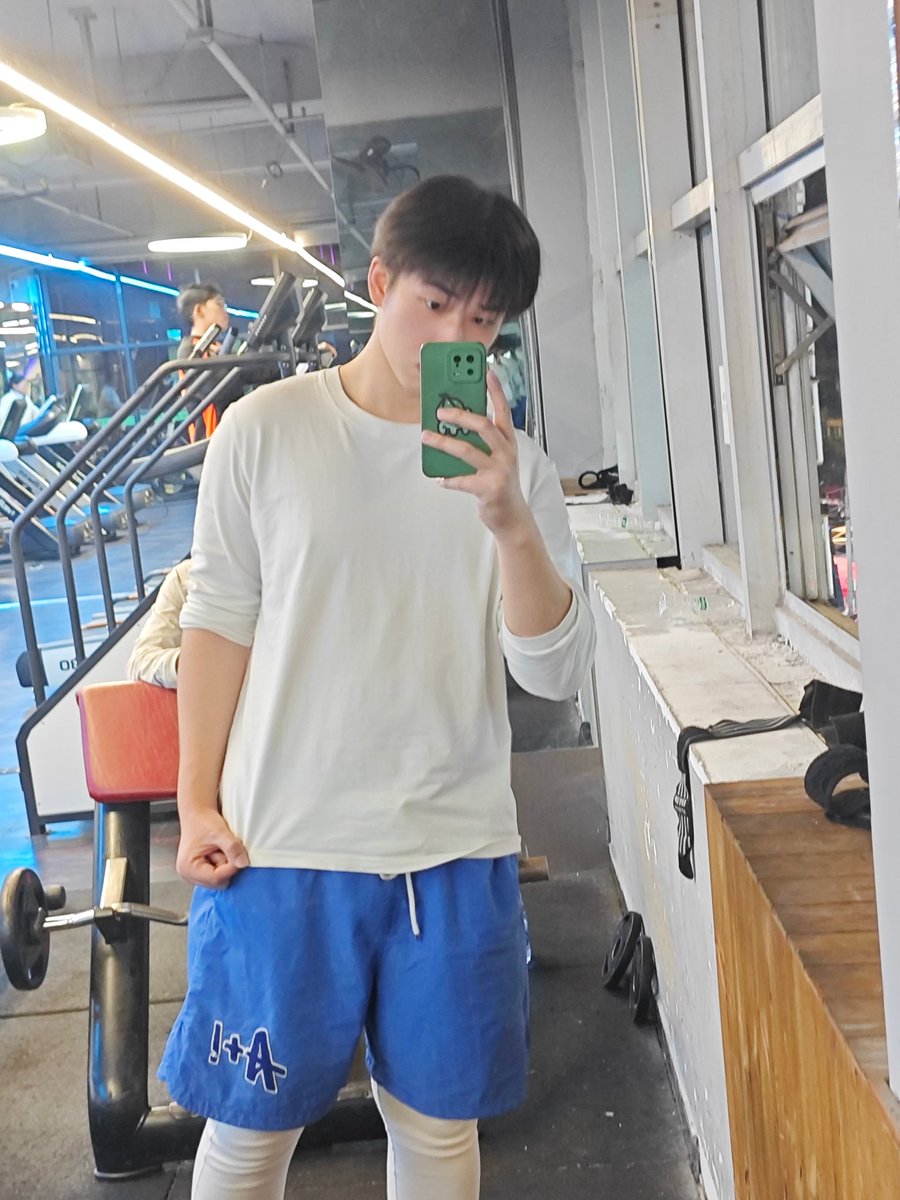 今晚几点睡着 tweet media