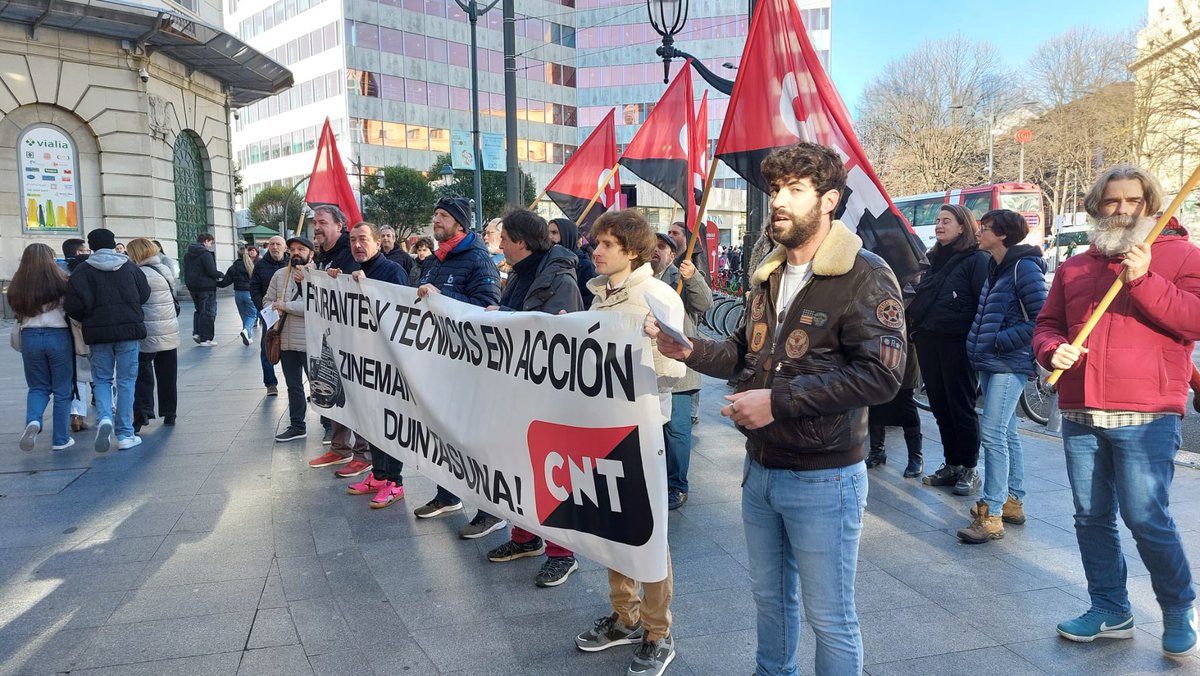 Hoy <a href="/CNT_Escenicas/">CNT Artes Escenicas</a> hemos salido en Bilbo por unas mejores condicioned laborales.
Porque estamos cansadas de inocentadas los 365 días al año.