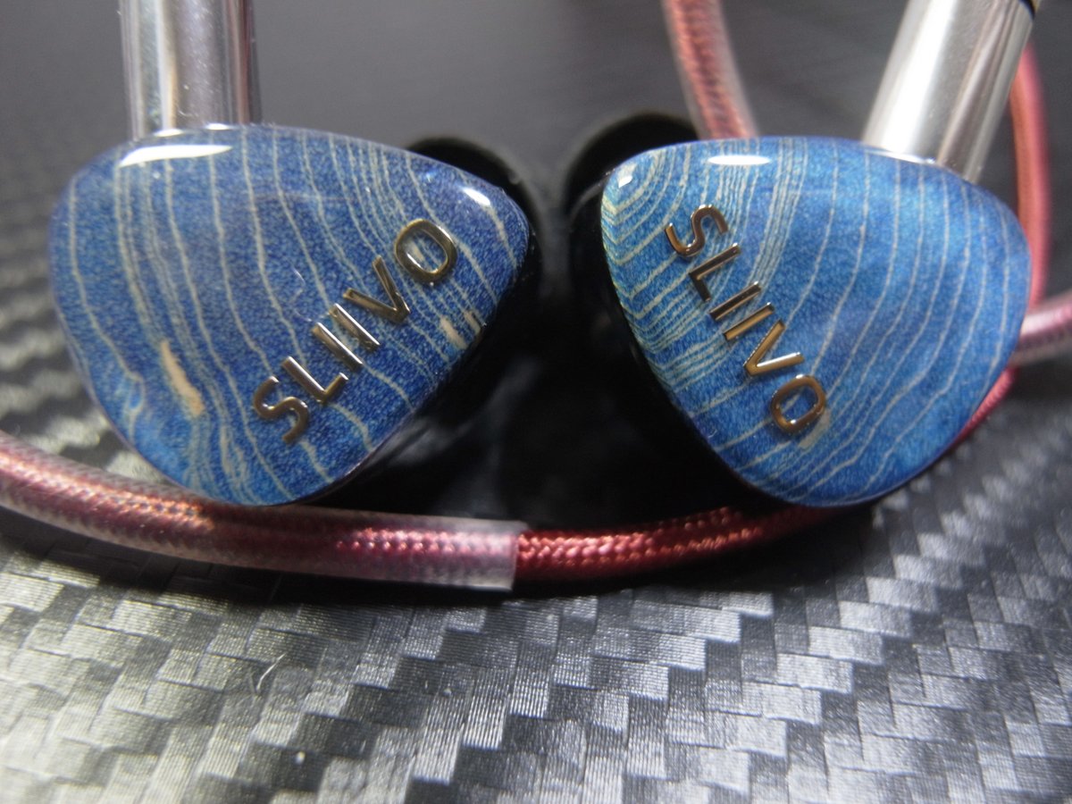 data0x00's tweet photo. #MyerAudio #SL41Mk2。同じドライバー構成のEPZ K5と比べても楽しい。K5もまた名機で、Quintetと比べるとU字でヴォーカルが少し遠く音が柔らかい（だから疲れない）。SL41はもっと攻めた音で、優等性的な音の中にエッジの効いた低音を利かせている感じ。 https://t.co/m9nh080zp4