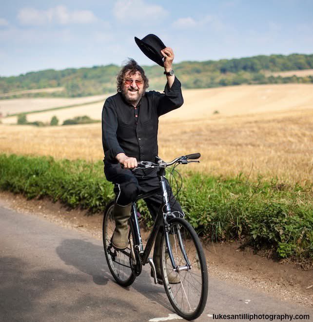 Kevinfr9's tweet photo. Would have been the great Chas Hodges 81st today. Sadly missed, too well liked to be forgotten #kategarner https://t.co/zGUi6jU9nF