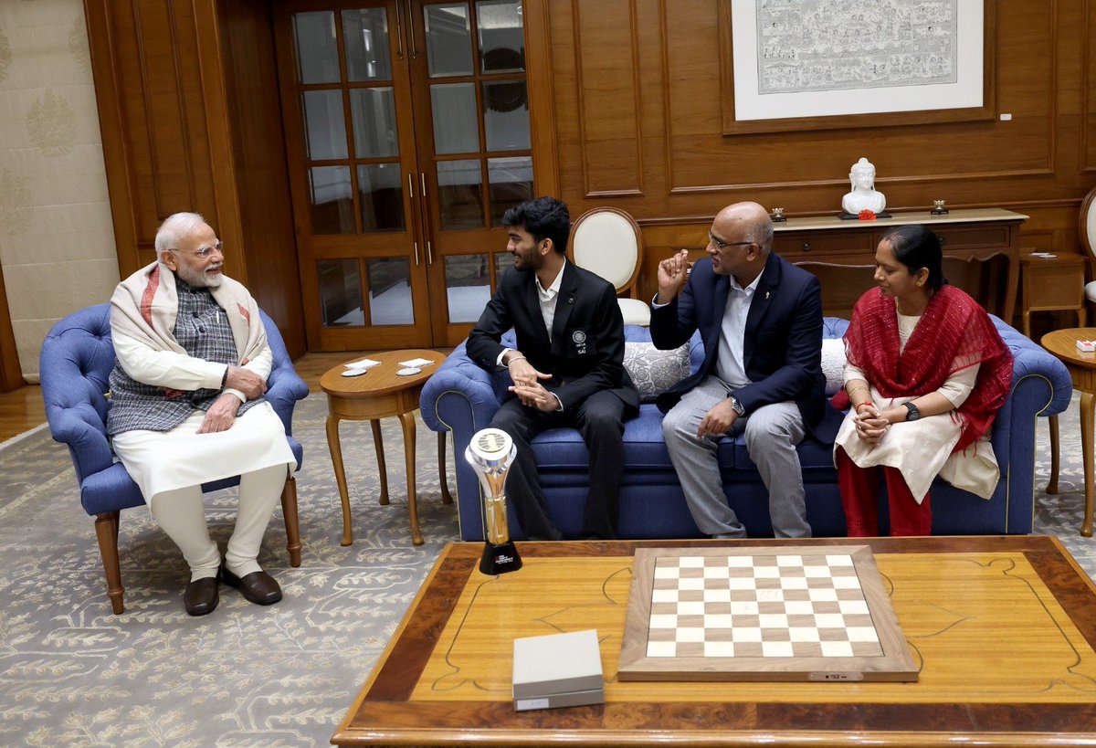 DDIndialive's tweet image. Prime Minister @narendramodi meets #worldchesschampion @DGukesh and his parents on Saturday. During the meeting, Gukesh gifts #PMModi a signed chessboard used in his victory against Chinese Grandmaster #DingLiren at the #worldchesschampionship2024 in Singapore, where he becomes