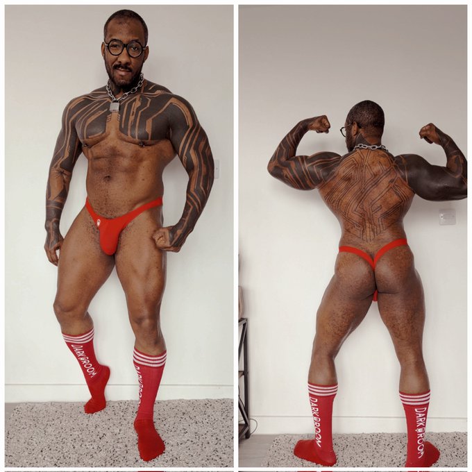 Love a red song fits the body great. Also goes well with these socks 

@DarkRoomBrand https://t.co/B