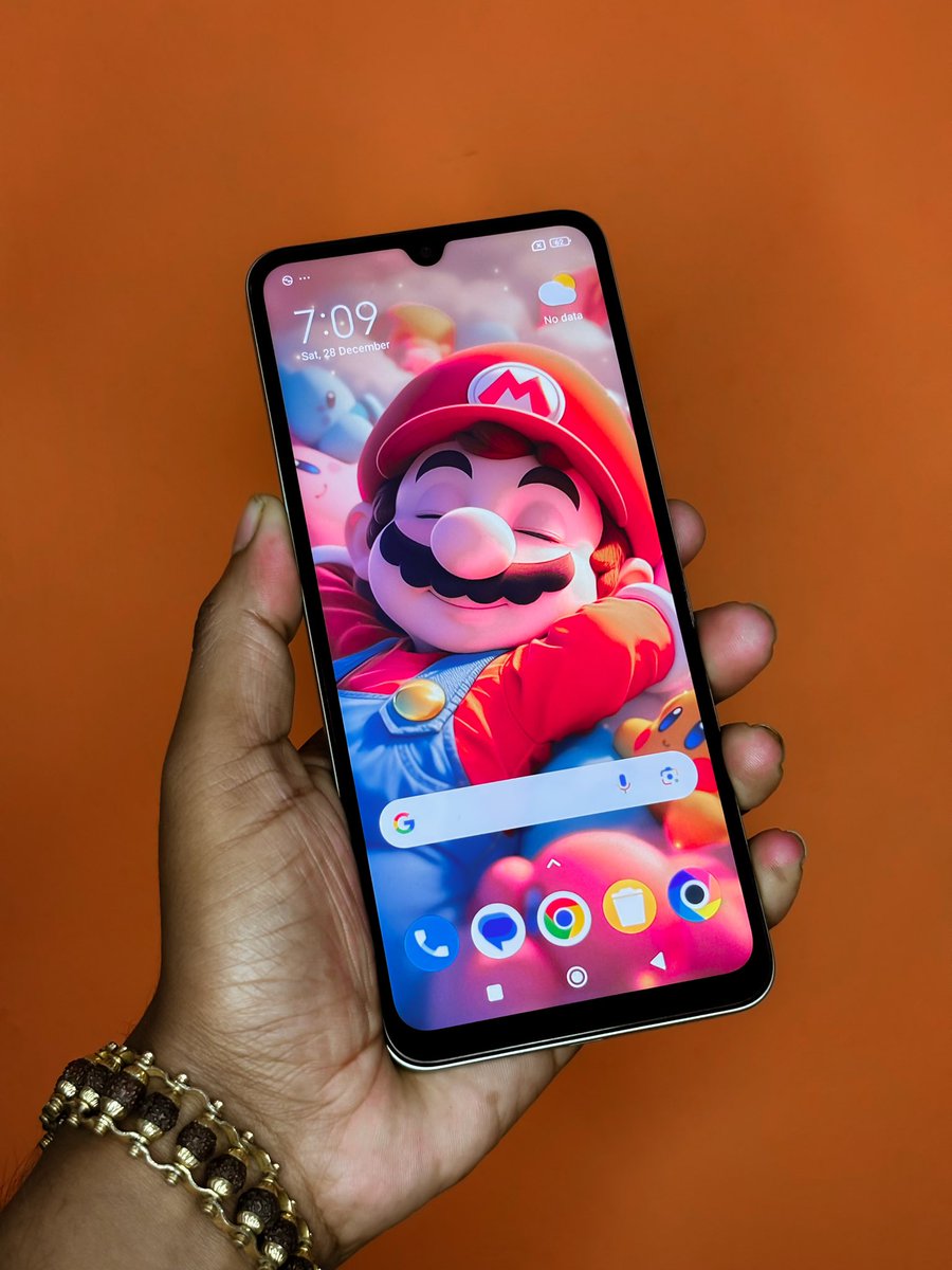 LoserAnant's tweet photo. Unboxing #POCOC75 ⚡️🤩💥

📱6.88"HD+,120Hz LCD Display,
🦾Snapdragon 4sGen2
📷50MP+AI Camera
🤳13MP selfie
-Side Fingerprint sensor 
🔋5160mAh Battery 
🔌 18W Charger
💾LPDDR4X+eMMC 5.1
- 6GB/8GB+8GB VRAM
🍭Android 14
⭕HyperOS
▫️2+4 Years of Software Updatee
#POCO https://t.co/c5CqxgwrPE