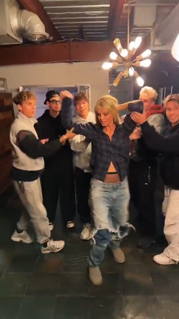 kaysha's tweet image. Legendary supermodel @heidiklum x Something Going On
.
#kaysha #candyzouk #gouyad instagr.am/p/DEIALBCCvnc/