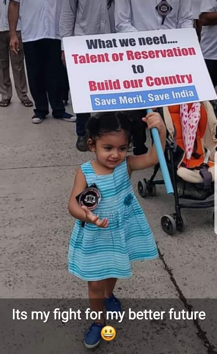 "युवाओं के सपनों को जाति की दीवारों से न बांधें,
देश का विकास तभी होगा जब आरक्षण सही हाथों में पहुंचे। जरूरतमंदों को पहचानिए, जाति से ऊपर उठिए। जातिगत आरक्षण ने समाज में असमानता और विवाद बढ़ाए हैं"