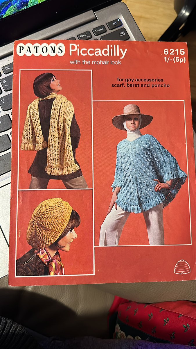 R_odanort's tweet photo. Everything about the cover of this knitting pattern booklet brings me delight! https://t.co/otbbuRWLhc