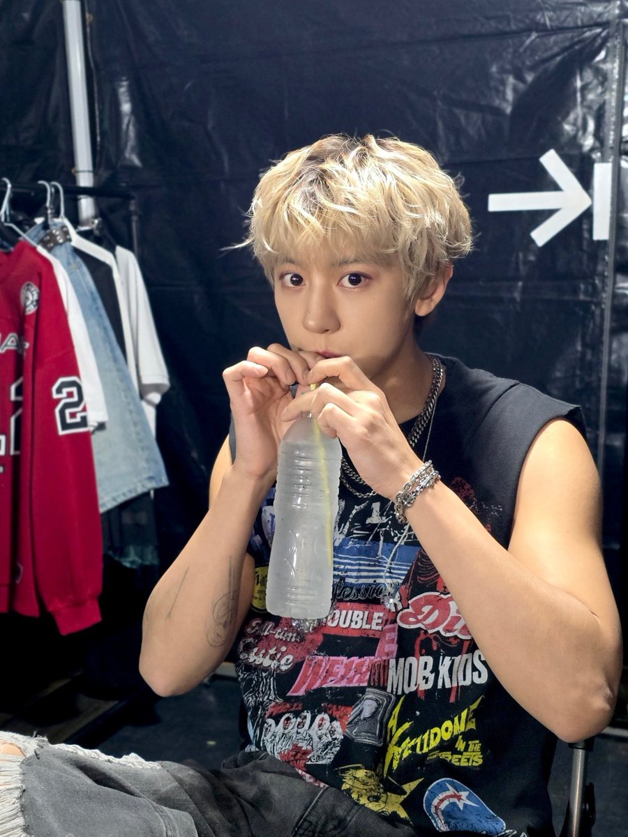 weareoneEXO's tweet image. 끝이 아니니까🎸❤️‍🔥

#CHANYEOL #찬열
#EXO #엑소 #weareoneEXO
#CHANYEOL_都市風景_City_scape_in_KAOHSIUNG
#2024_CHANYEOL_LIVETOUR #都市風景