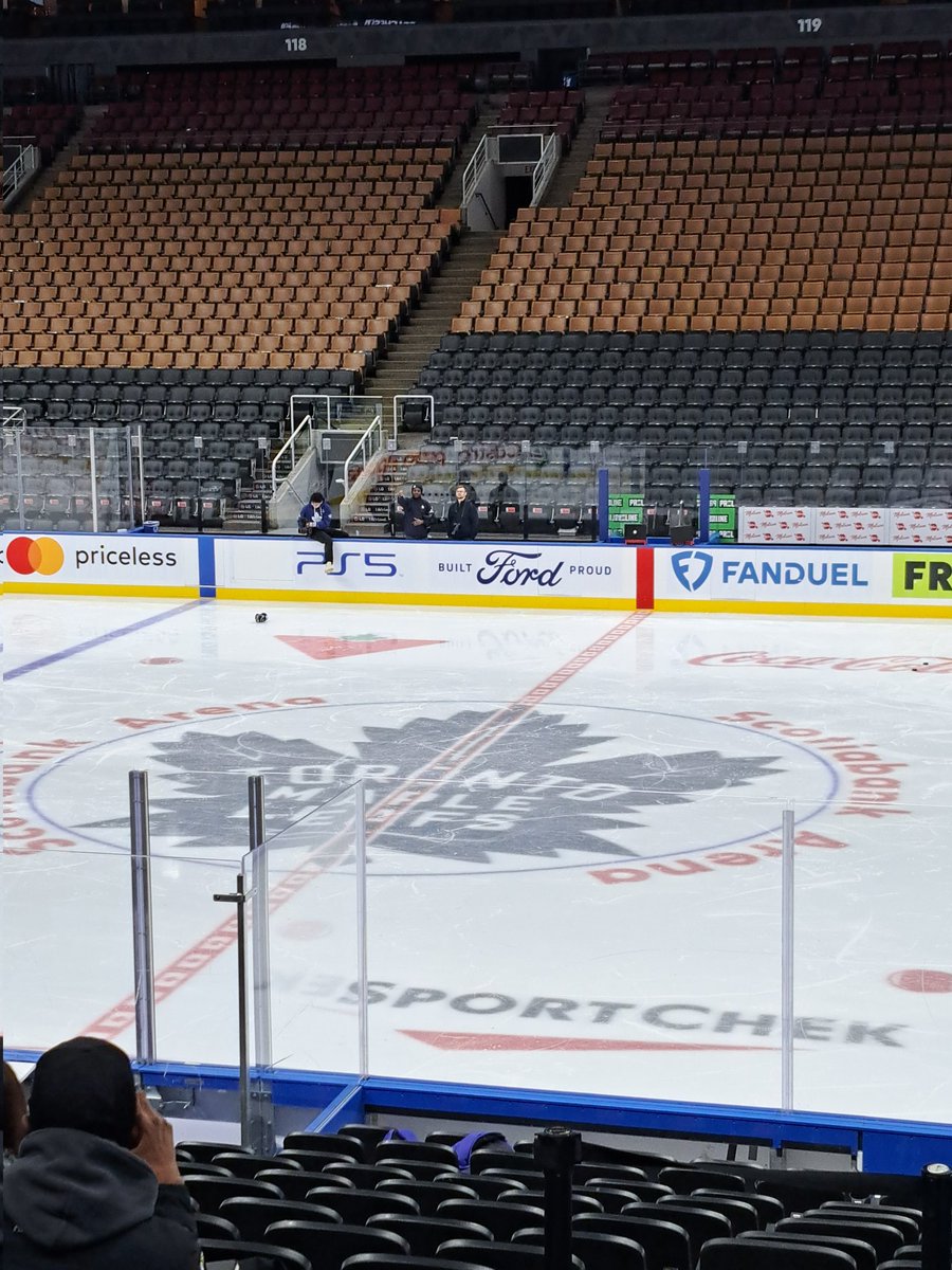 Rustyb70's tweet image. An empty Scotiabank