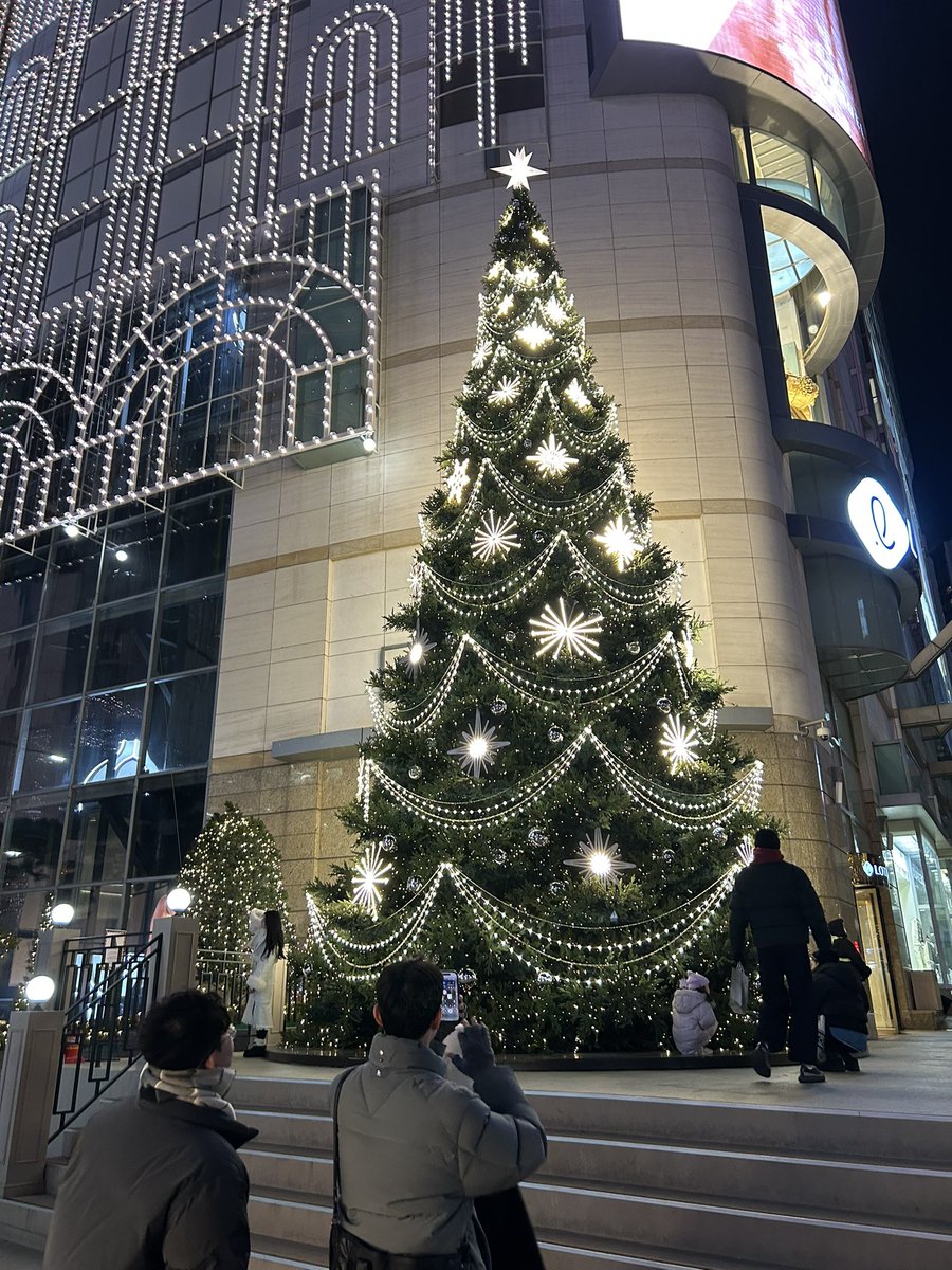yasmiitomo's tweet photo. 年末までクリスマスみたい https://t.co/j118TccqgK