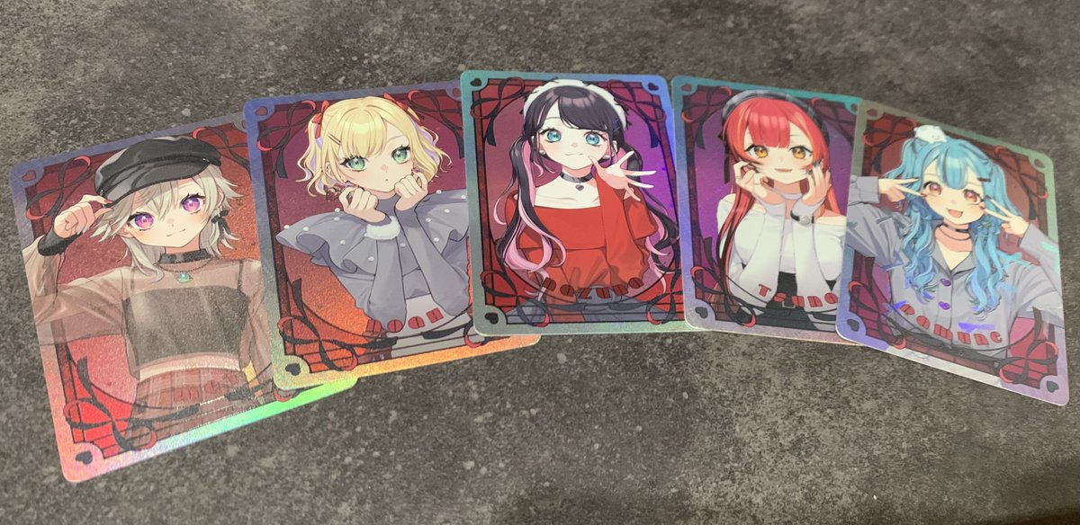 「【イラスト本】 前半は赤とリボンをテーマにしたイラスト、後半はこれまでの歌みたの」|裕🐧のイラスト