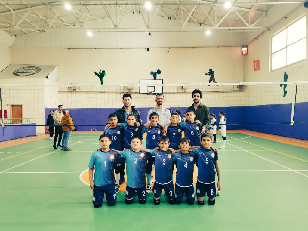 Okul Sporları Küçükler Voleybol İl Birinciliği  Müsabakalarında Erkek takımımız İl 1. si olmuştur.
Öğrencilerimizi tebrik ederiz.
Destekleri için Kızılay Ağrı Şubesine teşekkür ederiz.
<a href="/HamurKaymakmlik/">T.C. Hamur Kaymakamlığı</a> <a href="/HamurMEM1/">Hamur İlçe Millî Eğitim Müdürlüğü</a> <a href="/KizilayAgri/">Türk Kızılay Ağrı</a>
<a href="/MNesipMahir/">Mehmet Nesip MAHİR</a> <a href="/hasan_kokrek/">Hasan Kökrek</a> @mehmetozmus