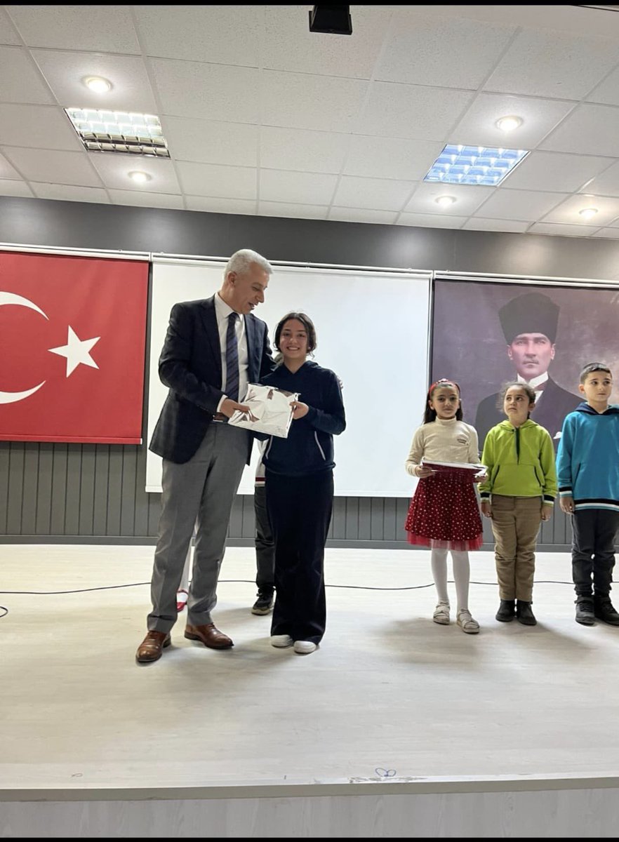 KomushanO's tweet photo. İlçemizde yapılan İstiklal Marşını Güzel Okuma yarışmasında ortaokullarda öğrencimiz Semanur BOZTEPE ilçe birincisi; İlkokullarda öğrencimiz Ömer YILMAZ İlçe üçüncüsü olmuştur.Öğrencilerimizi kutlar, emek veren öğretmenlerimize teşekkür ederiz.@YazIlce @MalatyaMem 
@KILINSadun https://t.co/1x3ZTPUJBj