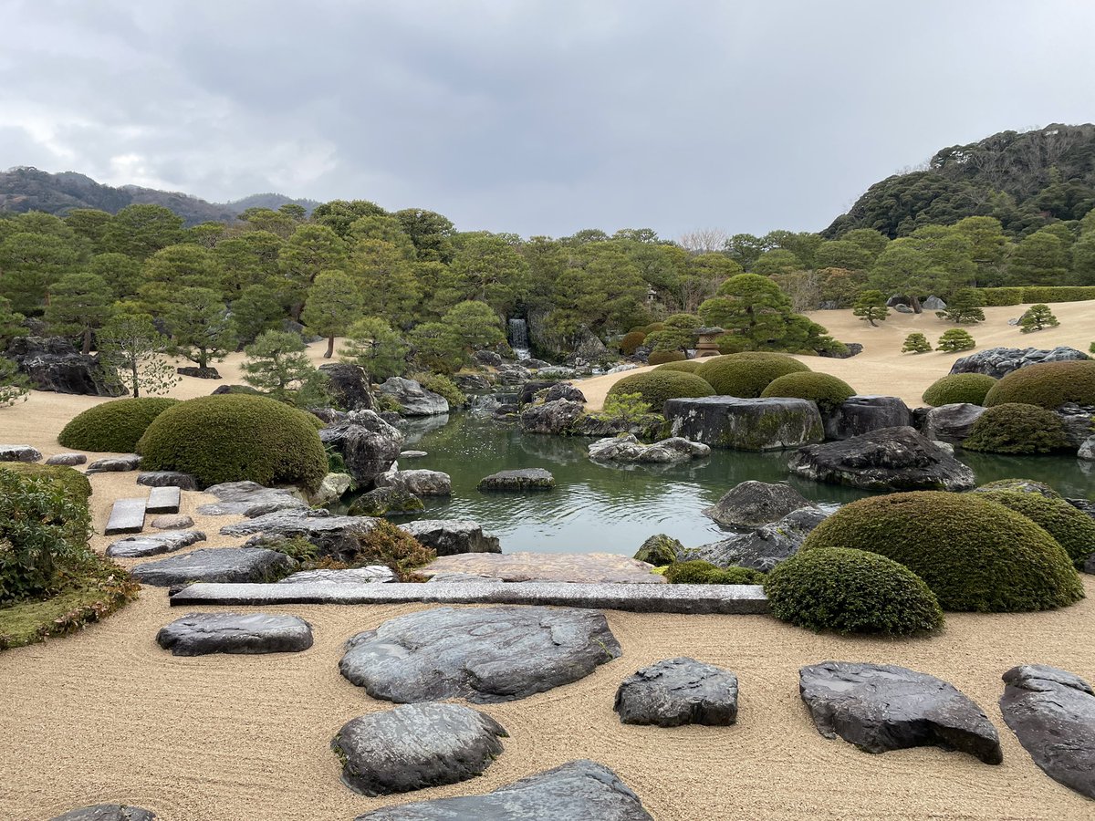 WiTdesignworks's tweet photo. 今日は朝から島根県の足立美術館で、日本庭園と日本美術を楽しみ、和菓子を爆買い🤭✨
スイーツテロはまた追々にしますが、「日本一」と言われる足立美術館の庭園をお裾分け。

お昼過ぎからは松江市内に入り、Ｘで繋がったヤノさん(@yano_design1105 )にお時間をいただき、お会いして、抹茶スイーツを楽しんできました✨

「SNSは怖い」という方もいますが、私はＸで素敵な方と繋がり続けた1年でしたよ😌🧡

ヤノさん、ありがとうございました😍
大満足な1日でした！

明日は出雲へ。