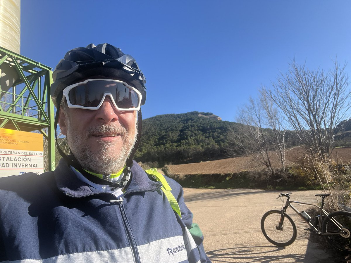 🙌 ¡He vuelto a las dos ruedas! 🚴‍♂️ 

Después de casi 4 meses, retomé la DeLorean haciendo 📍Guadalajara 📍Valdenoches 📍Guadalajara. 

Casi 2️⃣0️⃣ km llenos de disfrute, aunque ahora me duele todo😅

¡Ha valido la pena! 💪 

#Ciclismo #DeVuelta  #Guadalajara #DeLorean #Valdenoches