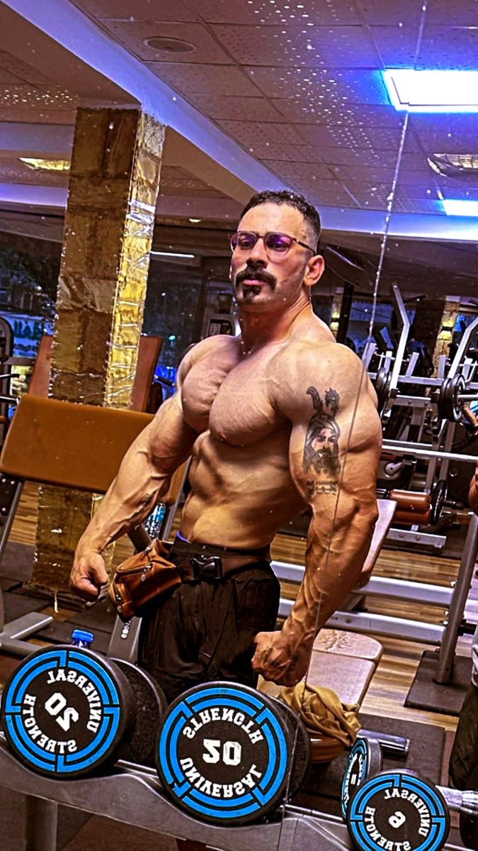 💪Muscles worship 💪 tweet media