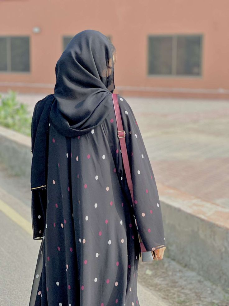 دے کوئی ایسا وضیفہ جو اسے لوٹا دے
بتا کوئی ایسی دعا جو عرش ہلا دے

اے خدا ہم بھی دیں خؤد کو دوبارہ سے ترتیب
ایسی کوئی صورت بنا جو ہم کو ہمی سے ملا دے

#سرمایہ_زیست