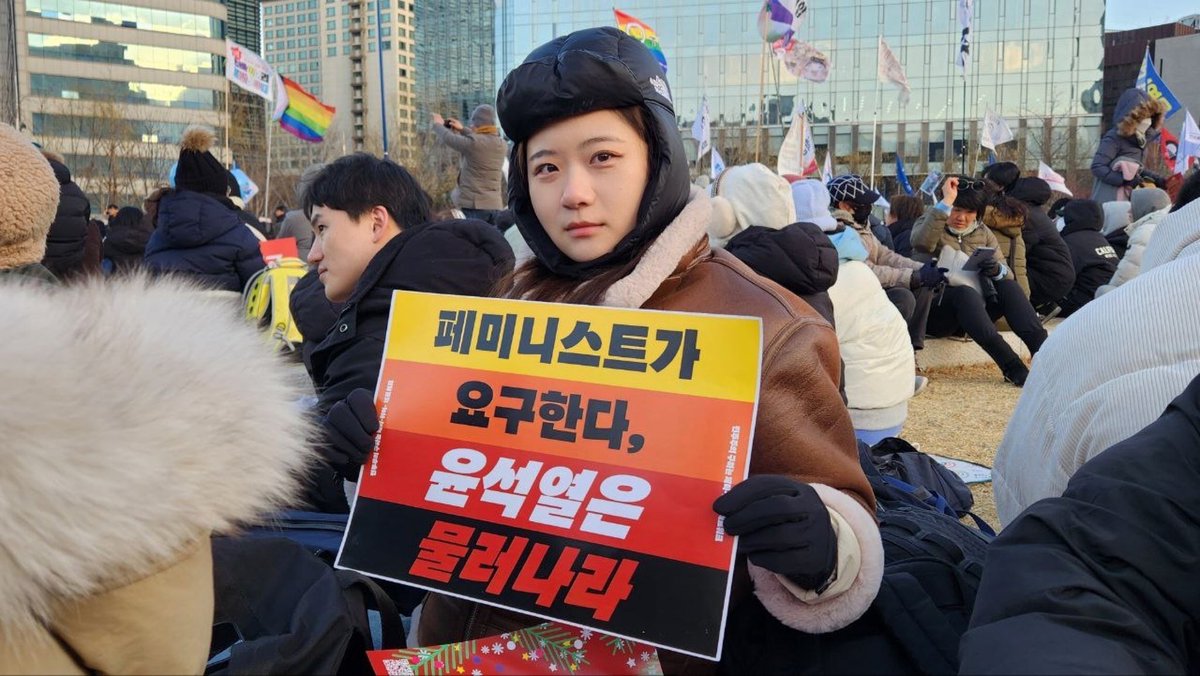 paarkjihy_20's tweet photo. 좀 물러나라 좀!!! https://t.co/AYS8eLuve4