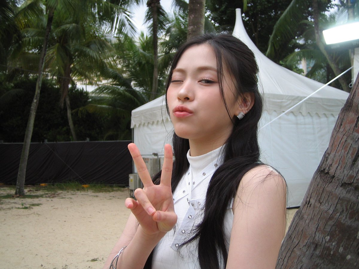ITZYofficial's tweet photo. [ #YuewenMusicFestival ]
˚✩ ₊˚⊹BEHIND PICS✧˖° ༘ ⋆°

#ITZY #MIDZY @ITZYofficial
#ITZY_GOLD
#ITZY_ImaginaryFriend https://t.co/njC4UHknmv