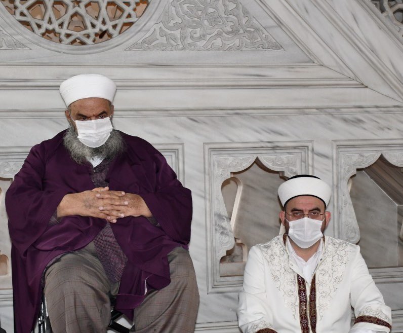 Hocamın hocası, nice hocalar yetiştirmiş, ömrünü islâmi ilimlerin ihyasına adamış büyük âlim Resul Bölükbaş hocamızı vefatının sene-i devriyesinde rahmetle yad ediyorum. Rabbim varisi olduğu Rasûlüllah ﷺ’e komşu eylesin.