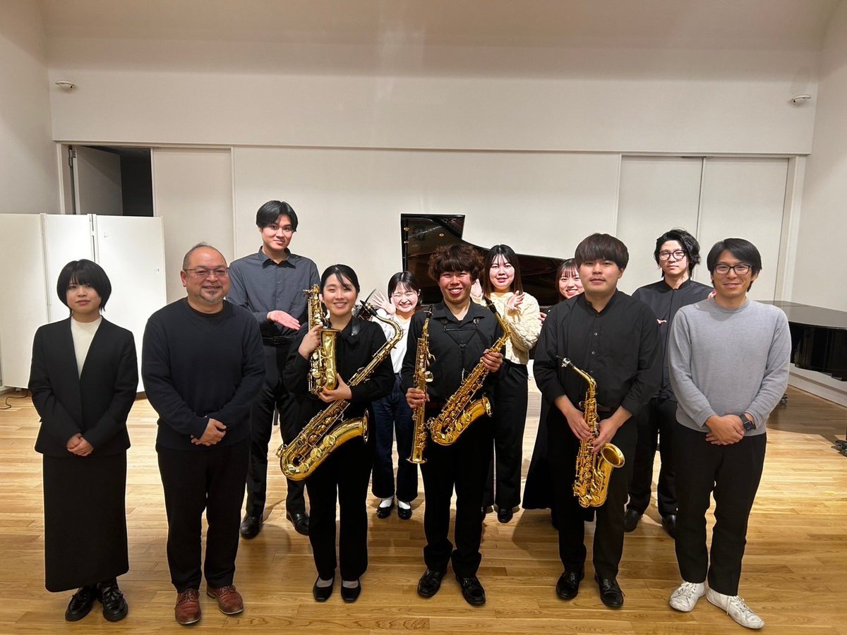 kcuasaxophone's tweet photo. 時差投稿になりますが、
12月17日(火)レッスンリサイタルDay2を行いました！
ゲストティーチャーとしてサクソフォン奏者の林田和之さんをお招きしました！愛のある先生方のお言葉に背筋が伸びる思いでした。とても貴重な学びの機会となりました。
ありがとうございました。
↓↓↓ https://t.co/uZkp4inOFO