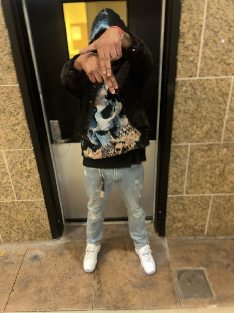 RealizzyG7's tweet image. ⛈️🌌