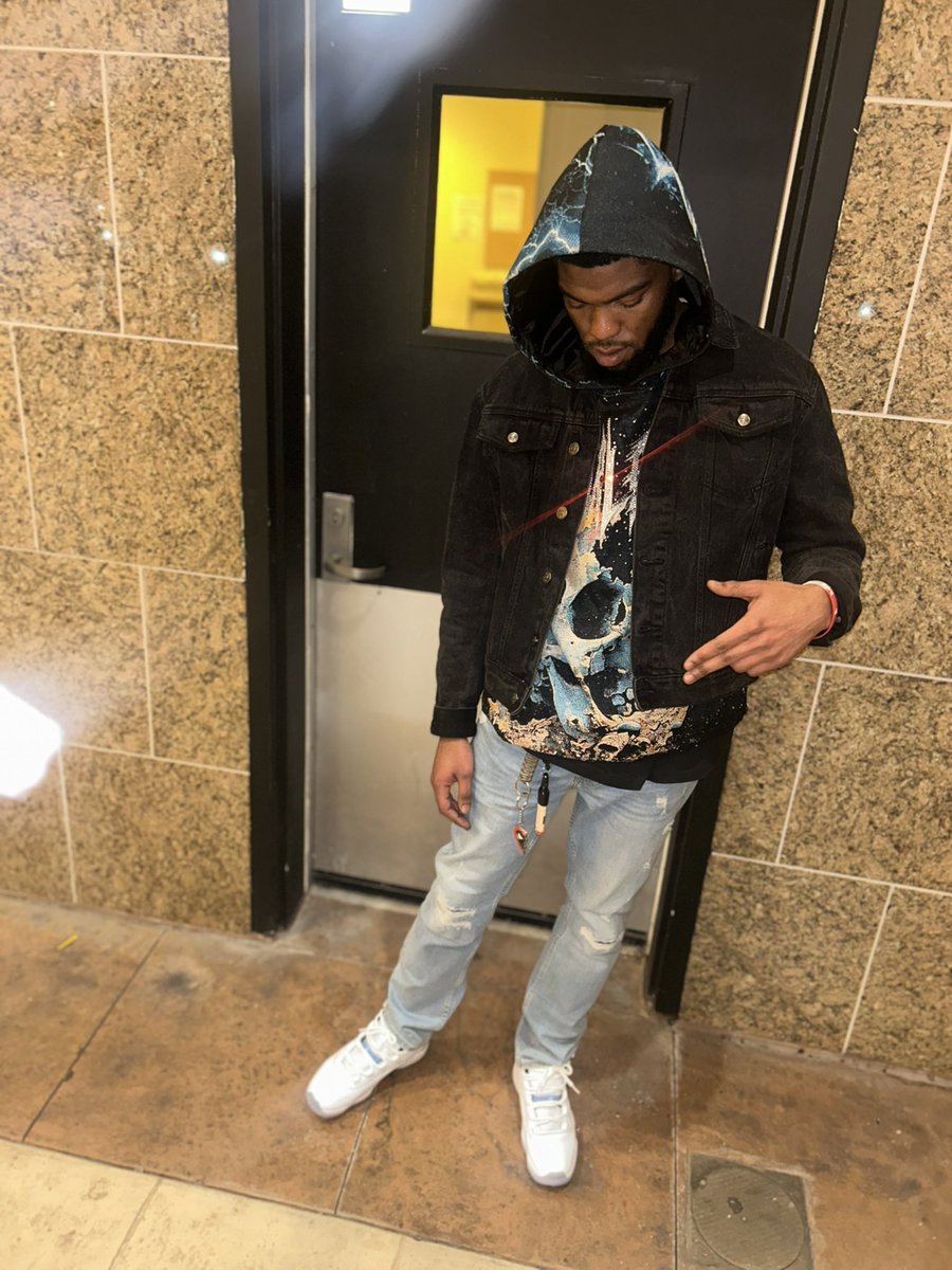 RealizzyG7's tweet image. ⛈️🌌