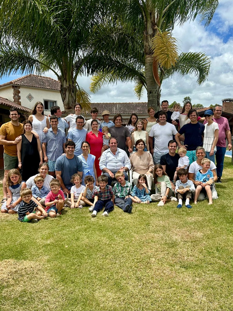 Fechas especiales en familia. “Tener un lugar donde ir, se llama Hogar. Tener personas a quien amar, se llama Familia, y tener ambas se llama Bendición.” Papa Francisco