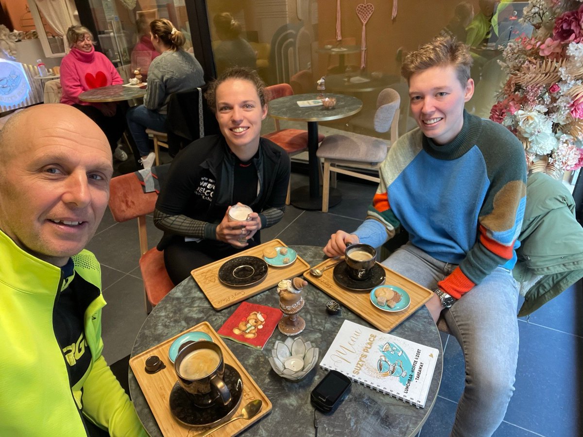 Since today my age is the same as their ages together 🤣 Nothing better to celebrate it than a meet &amp; greet with coffee ☕️
#cyclinglife #birthdayride