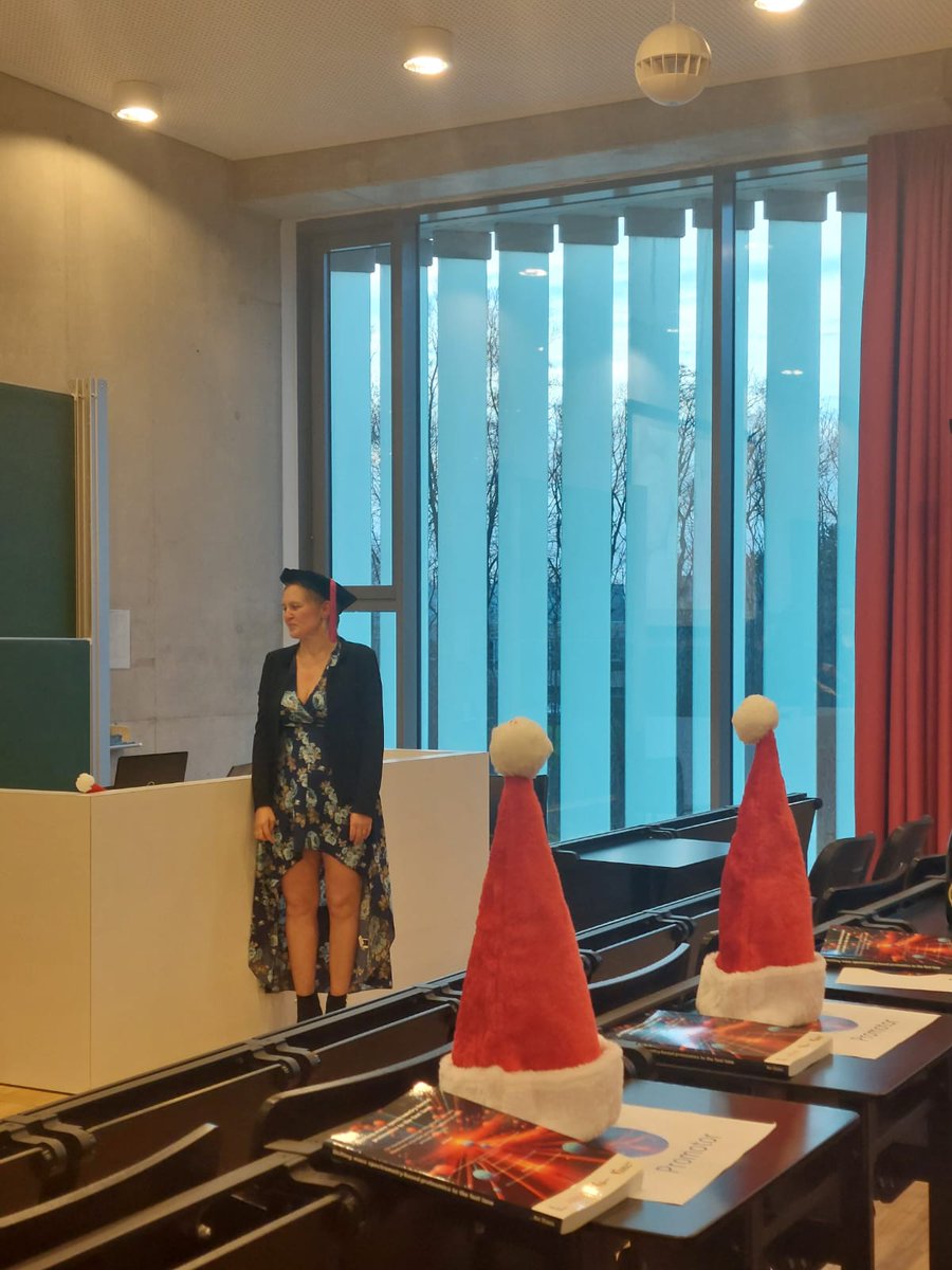 AnStaes's tweet image. Last week I successfully defended my PhD! A big thank you to my promoters KrisGevaert, Francis Impens and Simon Devos and the jury Claire Eyers, Liesbet Temmerman, @sigridverhelst, Daria Fijałkowska, Lynn Vanhaecke and chair Katleen De Preter.
I did it! 😎