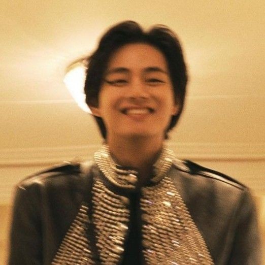 Glorykth_'s tweet photo. May the winter always be warm to him https://t.co/HdCfRnDsEO