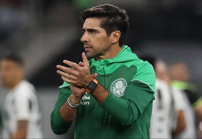 Infos_palestra's tweet image. É claro que fica uma mancha por conta da história envolvendo o Al Sadd

Mas a saída de Artur Jorge, seguindo outros treinadores que venceram e saíram, deixam Abel Ferreira ainda maior no país e no Palmeiras 

Muito bem pago, claro, mas vence, vence e segue no comando