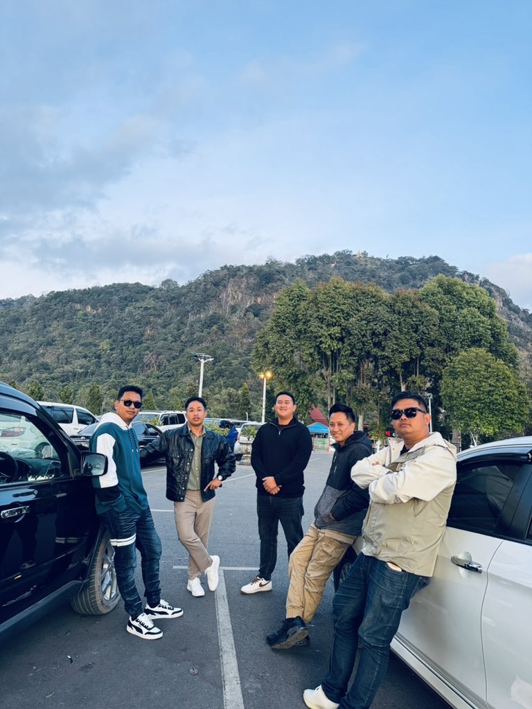 fiend1998's tweet image. အသက်ကြီးတဲ့ ဘဲတွေနဲ မဂေါ်ရသေးလို🤣🤣