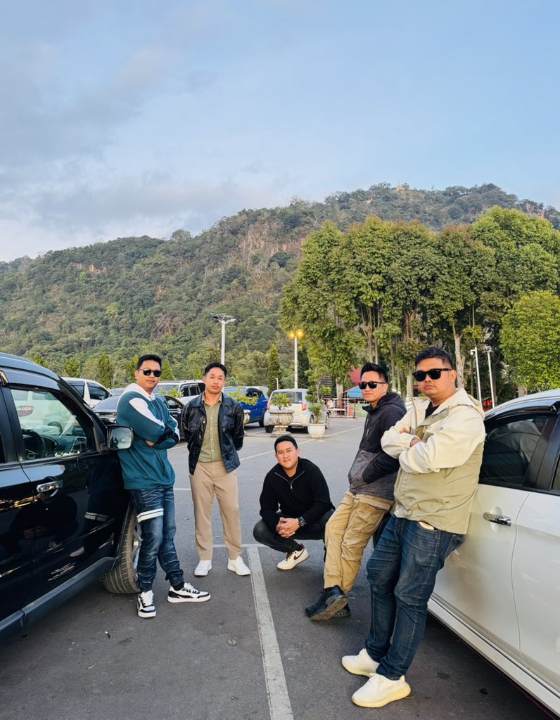 fiend1998's tweet image. အသက်ကြီးတဲ့ ဘဲတွေနဲ မဂေါ်ရသေးလို🤣🤣