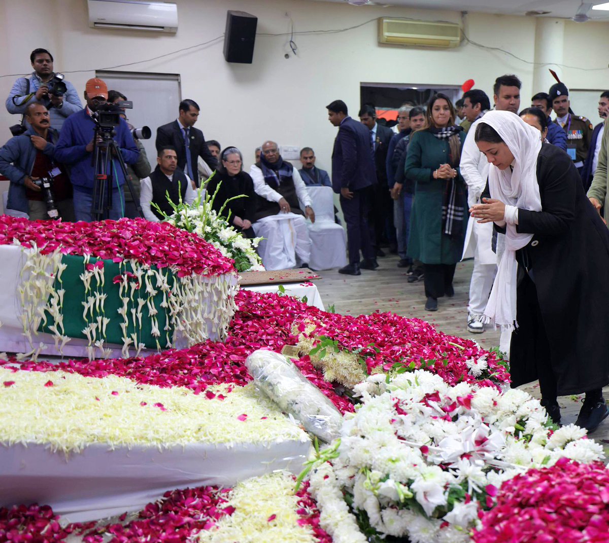 Supriya23bh's tweet image. अलविदा सरदार Dr #ManMohan Singh जी …

… पूर्व प्रधानमंत्री डॉ मनमोहन सिंह जी को मेरी भावभीनी श्रद्धांजलि … 

🙏🏻