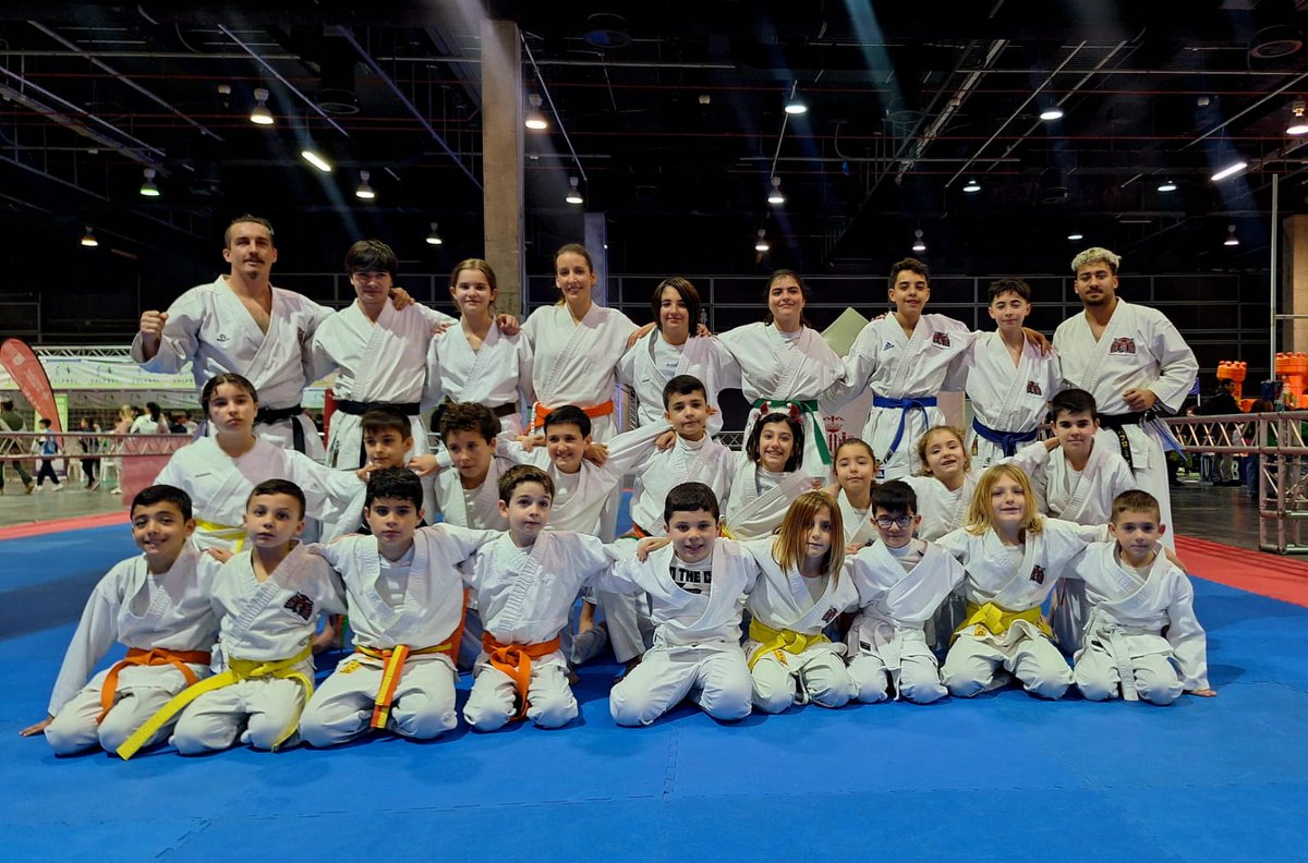 FKCV - Federación Karate Comunidad Valenciana y DA (@fkcv_karate) on Twitter photo 😍 ¡Así lo pasamos en #ExpojoveVLC!
🥋 Hoy hemos contado con la visita de <a href="/KarateAbastos/">Karate Abastos</a> y Club Karate Benicalap, que han demostrado sus habilidades de la mano del sensei Daniel Alcaide.
😉🎄 ¡Te esperamos estas Navidades!
🗓️ Hasta el 04 de enero
📍 Feria Valencia
#SomDojo 😍 ¡Así lo pasamos en #ExpojoveVLC!
🥋 Hoy hemos contado con la visita de <a href="/KarateAbastos/">Karate Abastos</a> y Club Karate Benicalap, que han demostrado sus habilidades de la mano del sensei Daniel Alcaide.
😉🎄 ¡Te esperamos estas Navidades!
🗓️ Hasta el 04 de enero
📍 Feria Valencia
#SomDojo