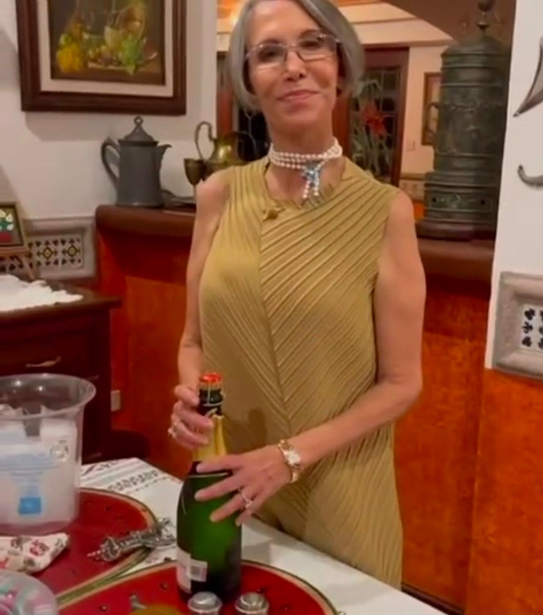 Florinda Meza (@FlorindaMezaCH) / Posts / X, image size:1059x1200