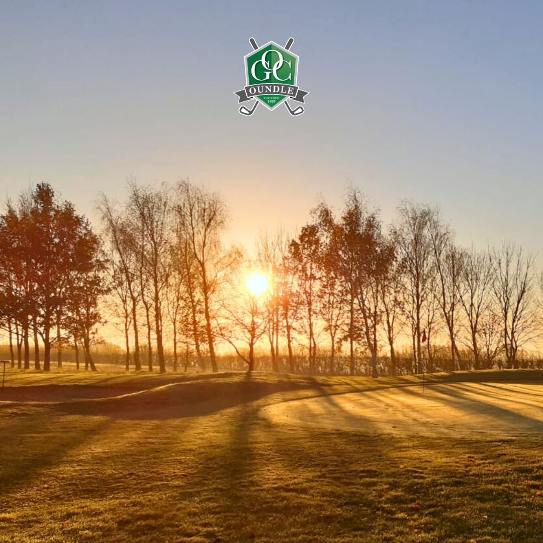 OundleGolfClub's tweet photo. Golden hour on the greens 🌅. Who else loves an evening round? ⛳ #SunsetGolf #OundleGolf #oundlegolfclub #golfingexperience #clubhouse #refreshments #peterboroughgolf #rushdengolf https://t.co/z7FAOc14Sj
