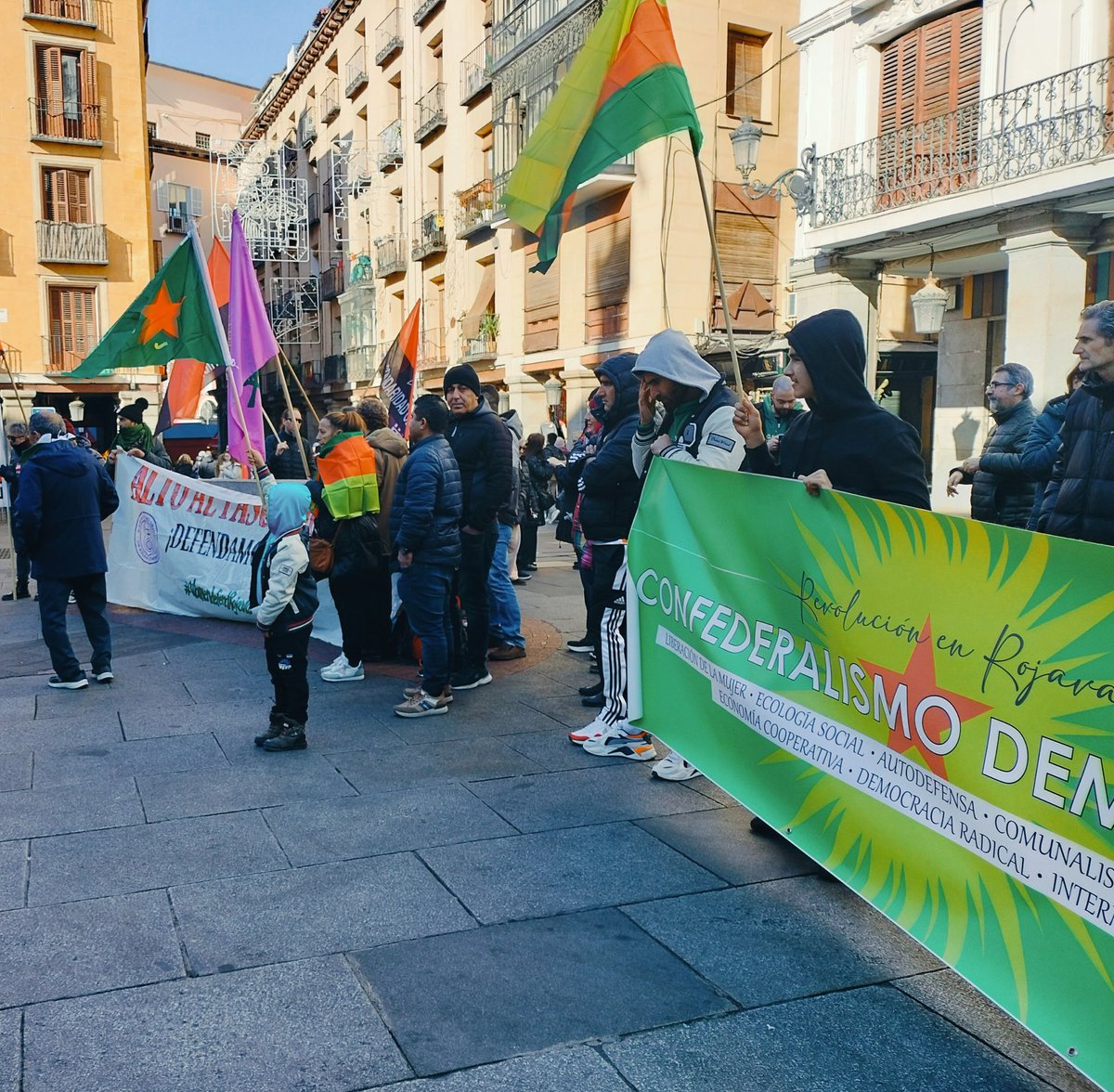 Aziz7AG's tweet photo. Concentración de hoy en Madrid frente al Ministerio de Asuntos Exteriores, Unión Europea y Cooperación en defensa de Rojava contra la invasión turca.
@RojavaAzadi
#JinJiyanAzadi
#DefendKurdistan
#RiseUp4Rojava
#WomanDefendRojava
#SmashTurkishFascism https://t.co/WPuF08tkVg