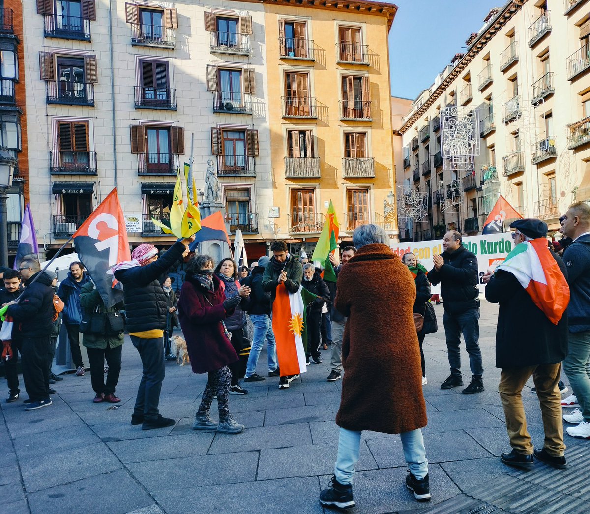 Aziz7AG's tweet photo. Concentración de hoy en Madrid frente al Ministerio de Asuntos Exteriores, Unión Europea y Cooperación en defensa de Rojava contra la invasión turca.
@RojavaAzadi
#JinJiyanAzadi
#DefendKurdistan
#RiseUp4Rojava
#WomanDefendRojava
#SmashTurkishFascism https://t.co/WPuF08tkVg