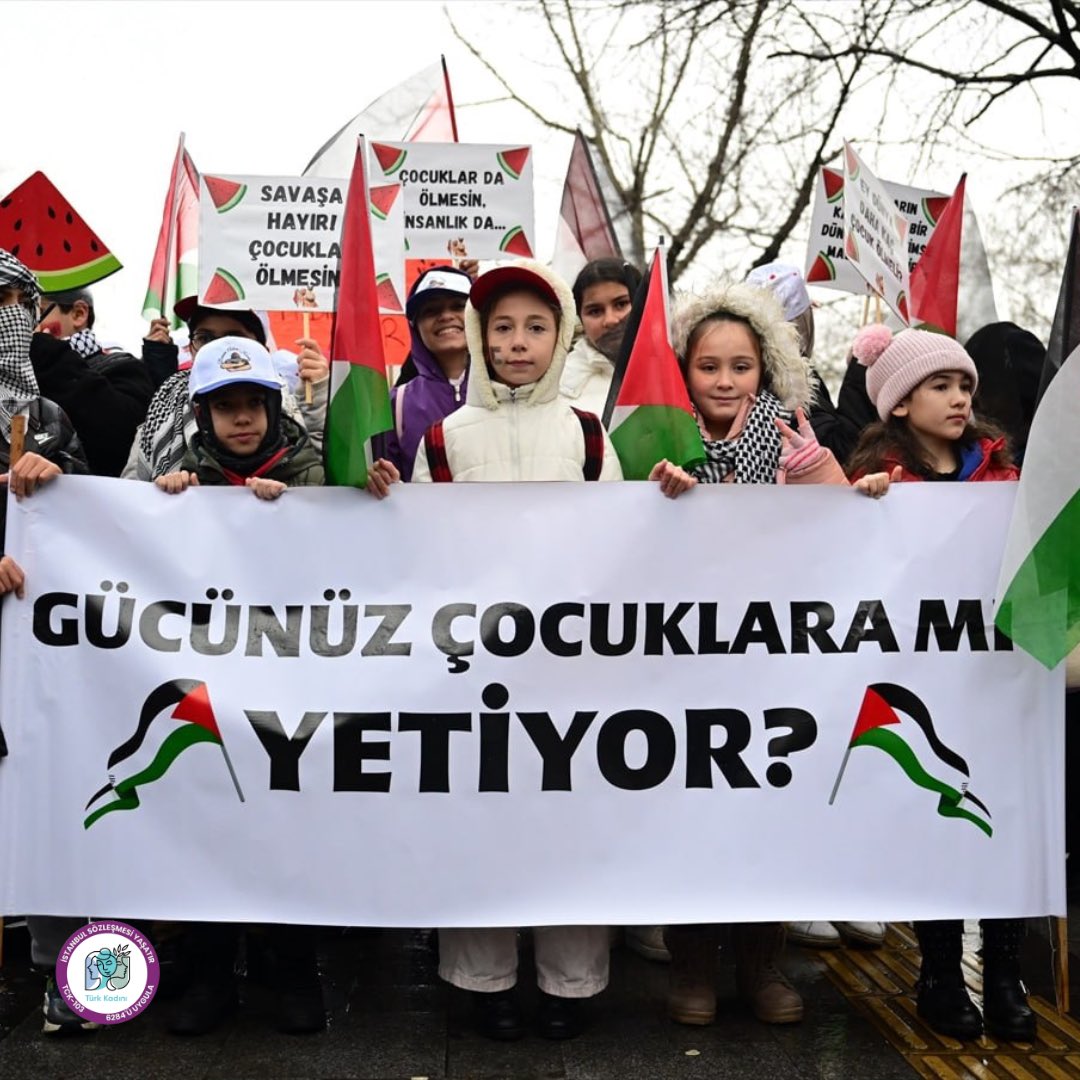 KadinlTurk's tweet image. - İstanbul&apos;da çocukların katılımıyla &quot;Küçük Adımlardan Büyük Vicdan Yürüyüşü&quot; etkinliği yapıldı

 #NarininAvukatlarıyız #CumartesiAnneleri1031Hafta #28aralık2024 #GreenBonesMovie