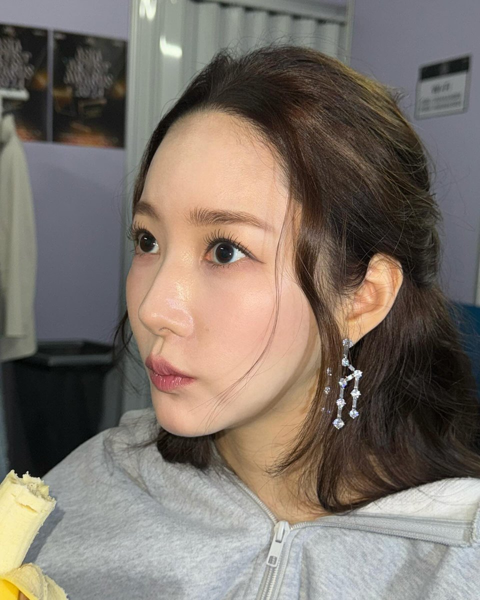 얼빡샷 너무 좋은걸.................
병아리같애 🐥