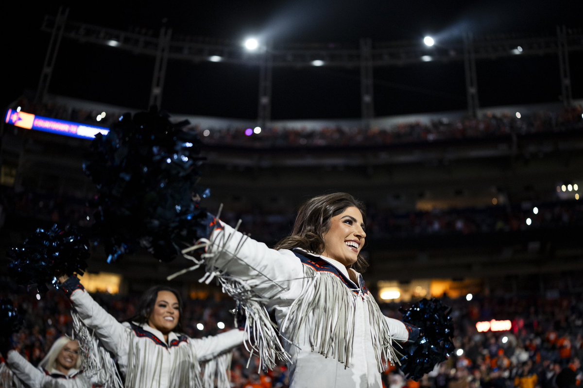 DBC_Renee's tweet photo. GAME DAY. Let's do this!! 🤝✨🏈 #DENvsCIN #DBC2024 #BroncosCountry https://t.co/DXnyPuk3Ao