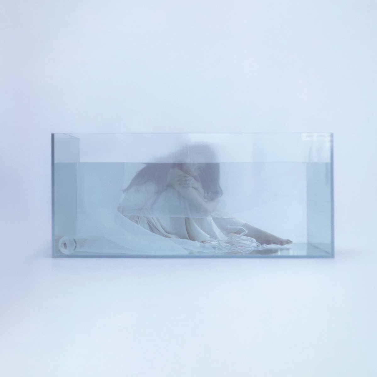 LE SSERAFIM's Huh Yunjin announces ‘Jellyfish.’ Out December 30th.