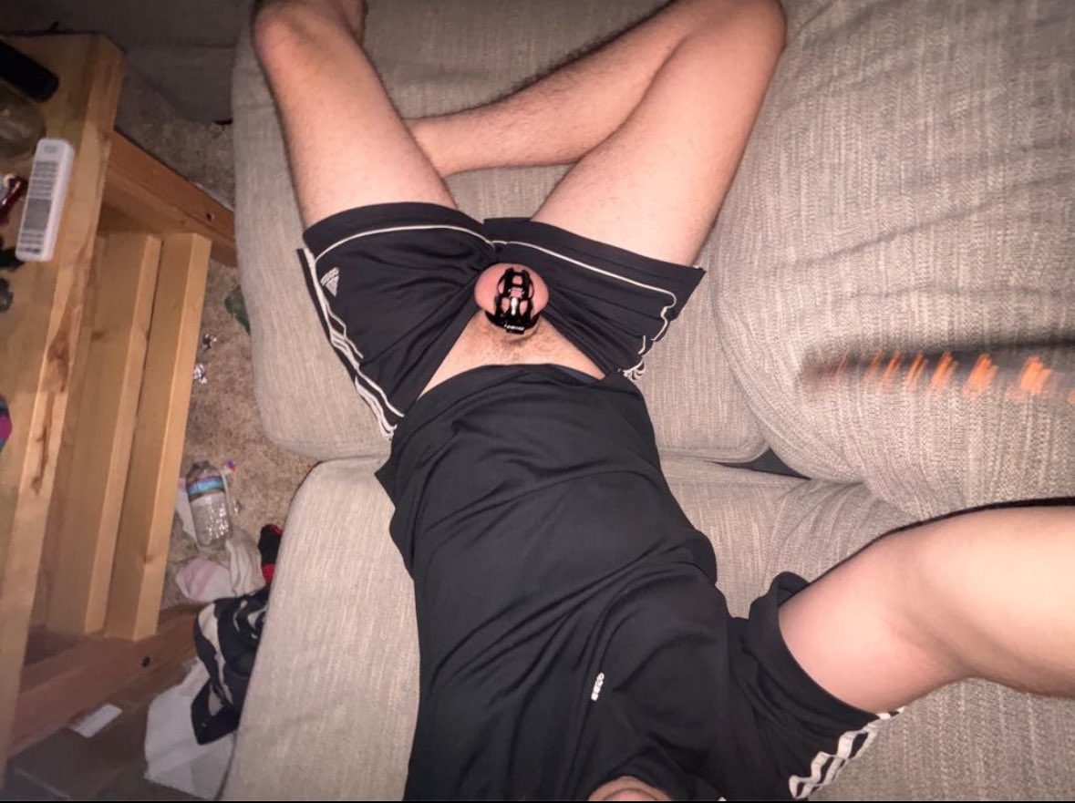 Rob85338816's tweet photo. decided to do a chastity challenge in my new cage between now and the new year, starting at 00:00 on 01/01/2025! 

1 Like = 2 Hours
1 Reply = 4 Hours
1 Retweet = 12 Hours
1 Follow (currently at 987) = 1 day 

Please don’t be too harsh💋

Challenge idea taken from  @Pup_Patch_ https://t.co/9n8EN8xNrN