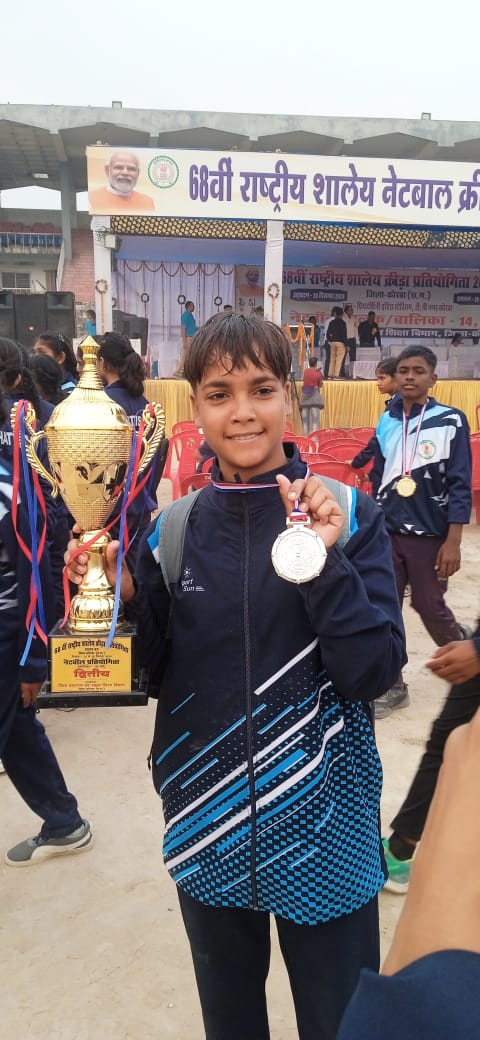 manjuga86595934's tweet photo. Hurray!
Delhi Netball Team won Silver Medal in 68th SGFI 2024-25 Netball Tournament held in Chhattisgarh from 25/12/2024 to 28/12/2024. 

We are proud to share that  Peehu, a class 12 student of  GGSSS No 2 Molarband played in this team and won Silver Medal  .👋👋 https://t.co/7xJYo6gdxD