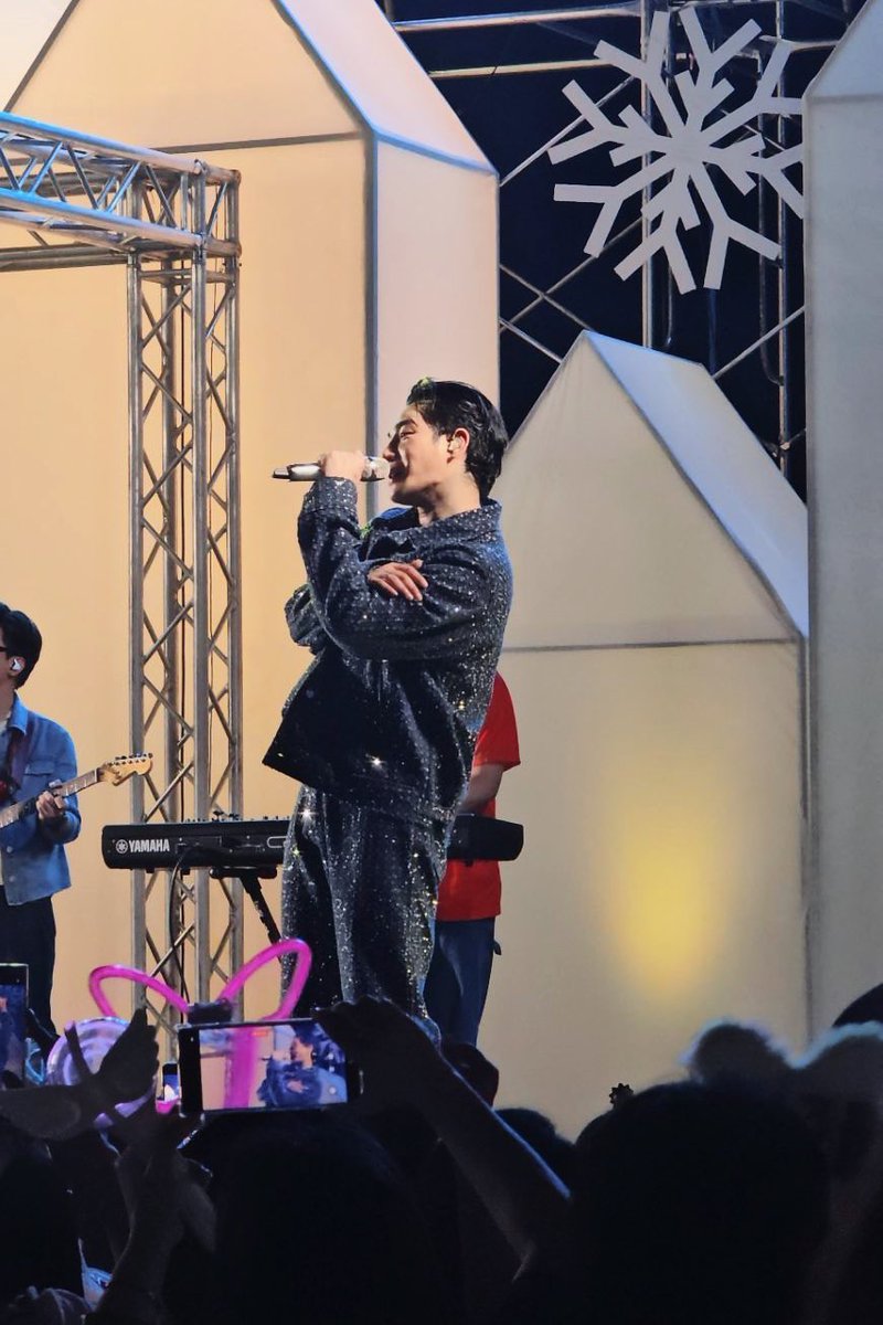 Palit_Official's tweet photo. ลุควันนี้ กร้าวใจไหมหล่ะ @peckpalit 
#SnowVilleFestivalxPeckPalit

#เป๊กผลิตโชค 
#PeckPaLitchok https://t.co/bbQVDEIMeO