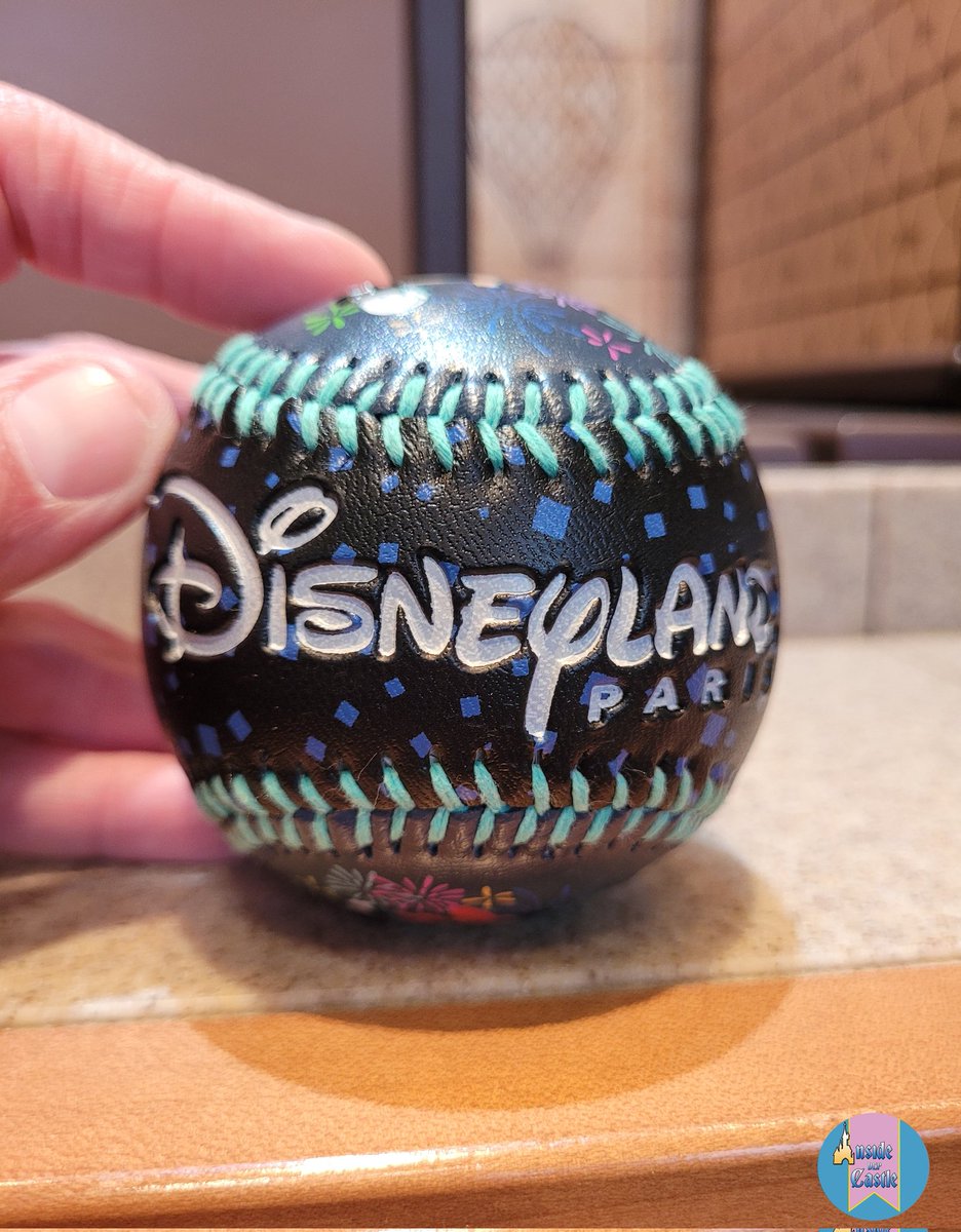 InsideDlpCastle's tweet photo. 🛍Collection 2️⃣0️⃣2️⃣5️⃣

-Balle de Baseball : 10€
-Magnet : 6€

World Of Disney  / Flora's Boutique https://t.co/Gljz8OwvWX