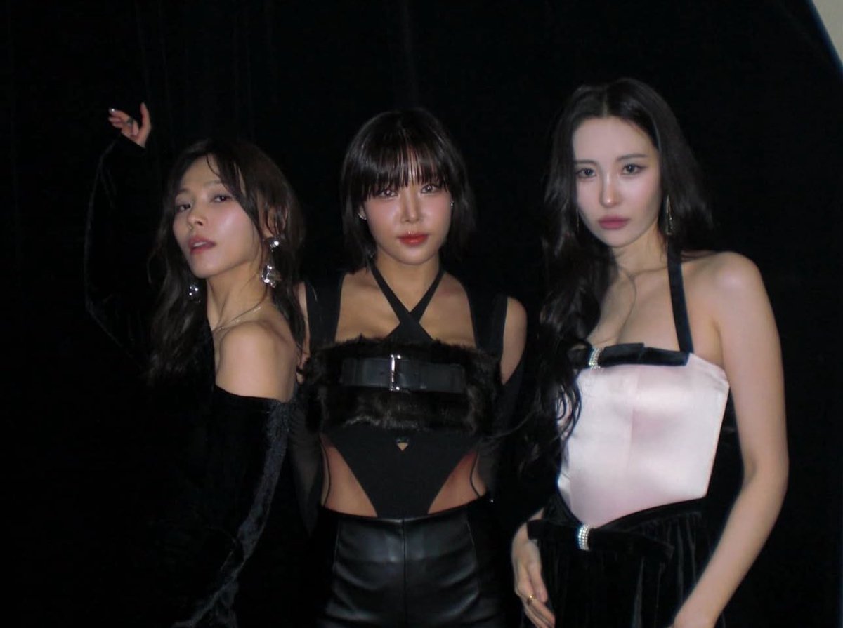 wondergirlspics's tweet image. Sunye, Yubin, and Sunmi at the STILL JYP Event 24.12.27 🤍